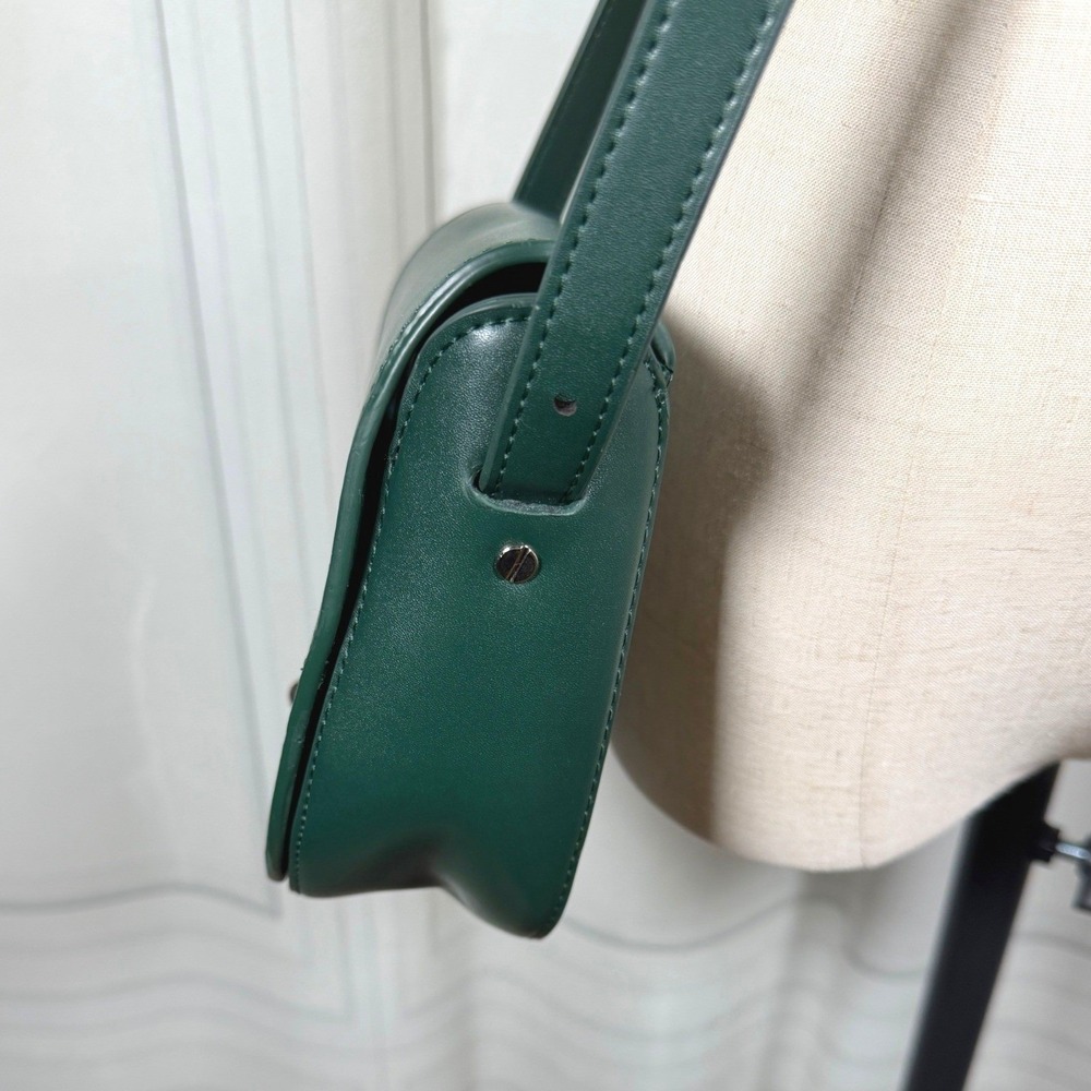 Urban Outfitters Forest Green Saddle Crossbody Bag Silver Turnlock Accent - Picture 6 of 16